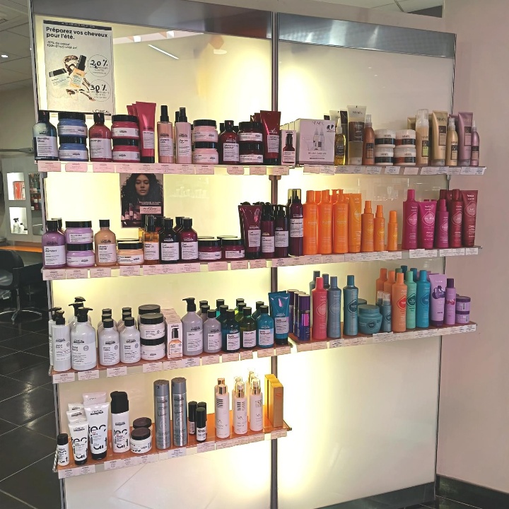Votre salon travaille avec les produits L'OREAL, FANOILA, NIWEL, INNOVATIS