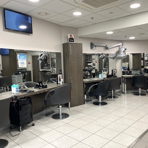 Foto 4 di Franck Provost - Coiffeur Pacé