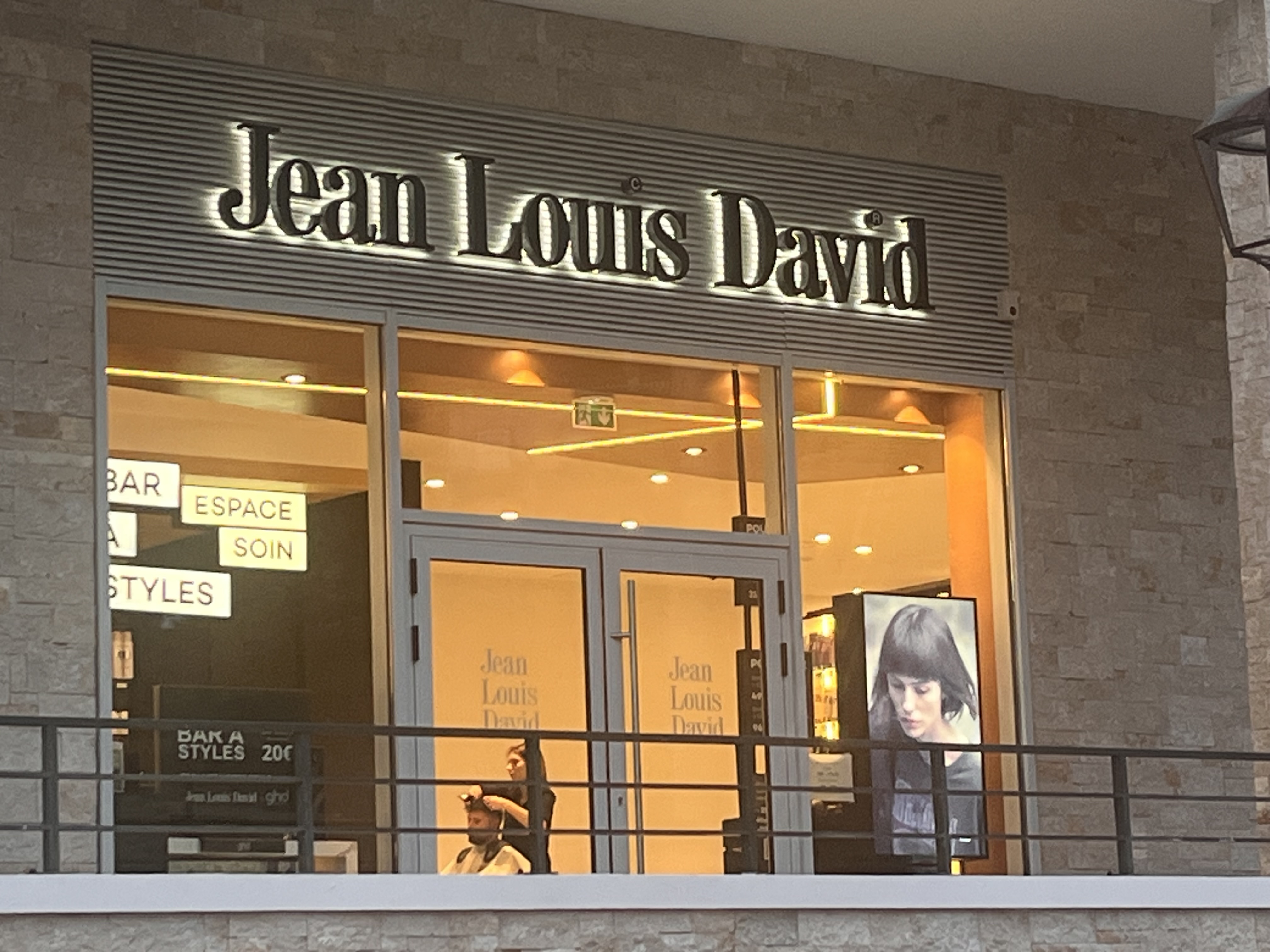 Jean Louis David - Coiffeur Mandelieu-la-Napoule Jean Louis David - Coiffeur Mandelieu-la-Napoule