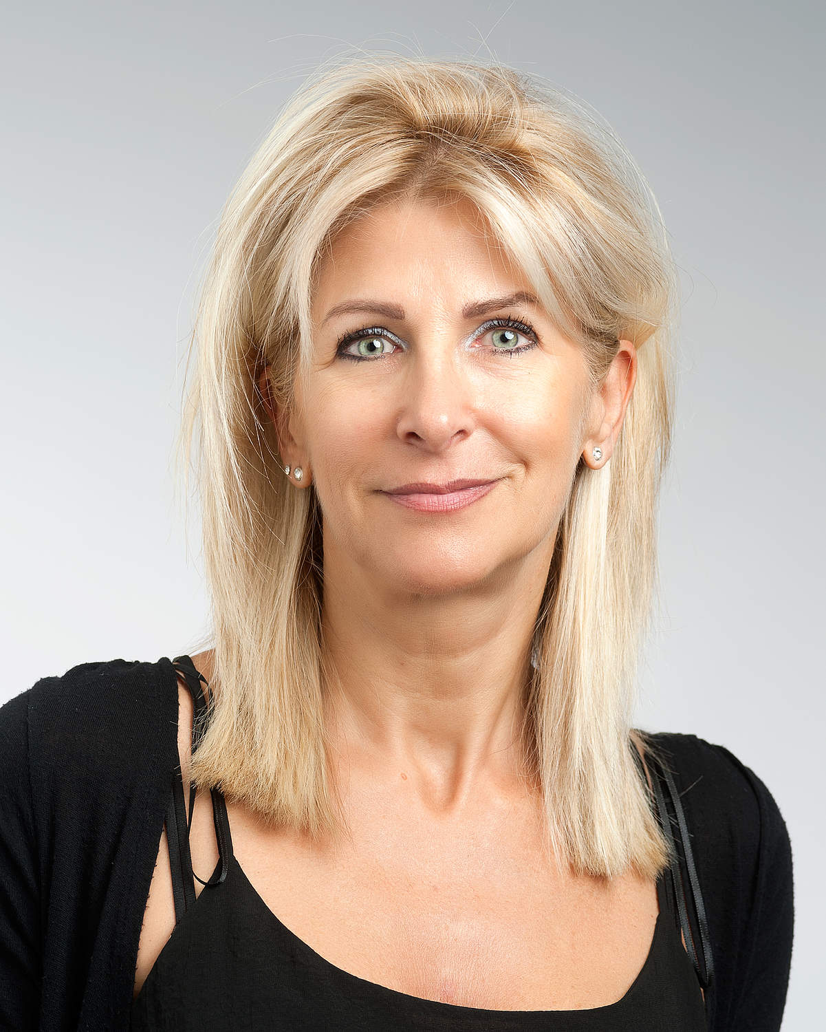  Anouchka Micolis