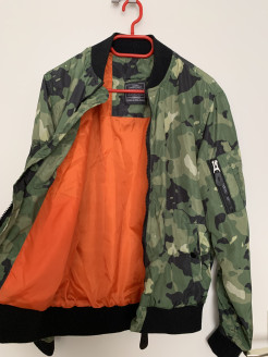 Jacke mit Militärmotiv