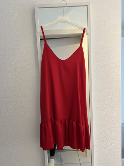 Kleid aus rotem Satin