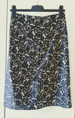 Lightweight mid-length skirt, size 36, blue-black and white, brand Benettton