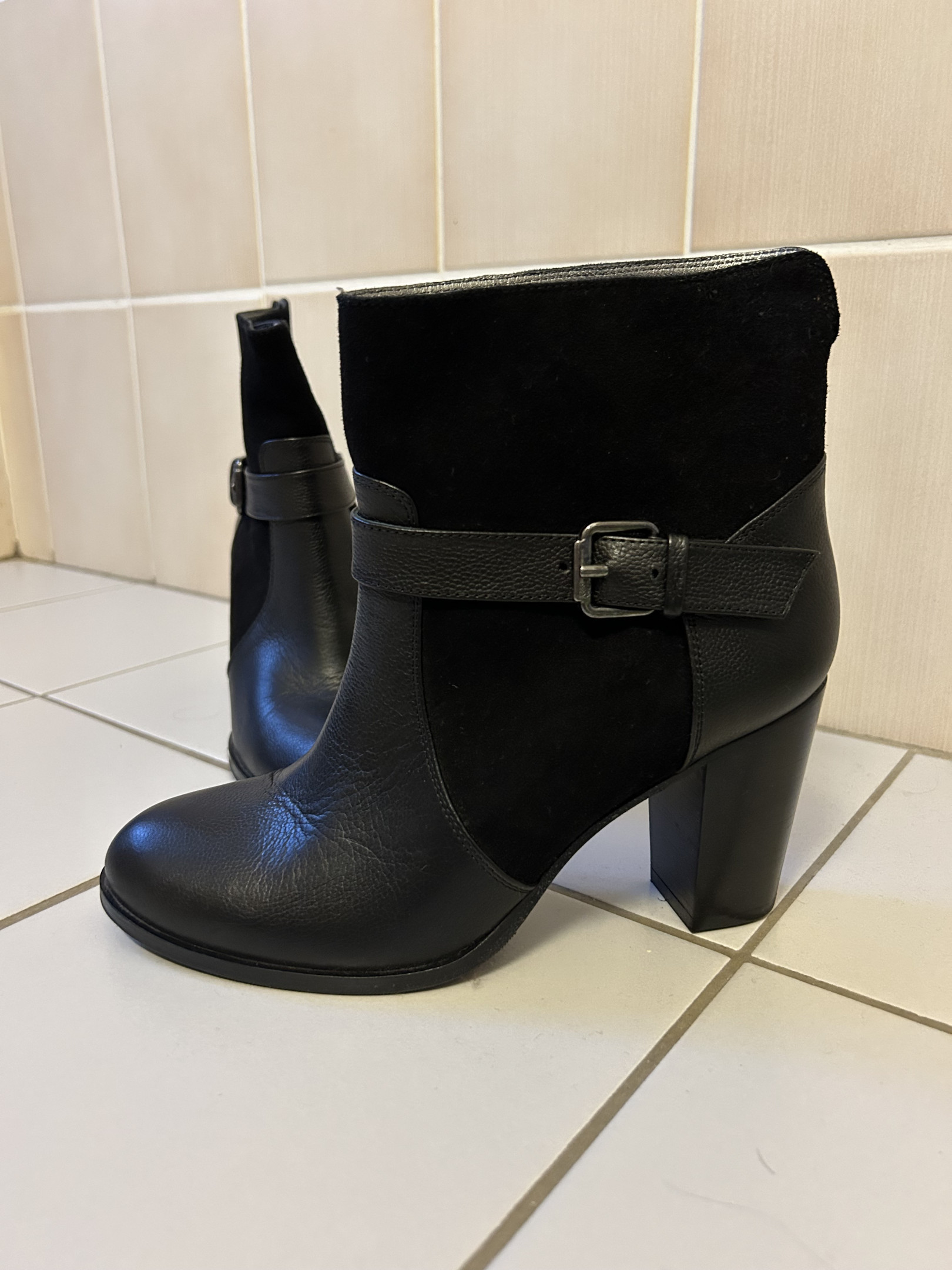 Heeled boots