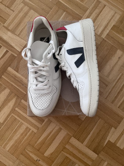 Veja size 39