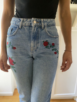Jeans avec roses