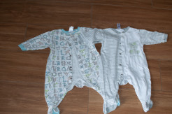 2 leichte Pyjamas Größe 9 Monate