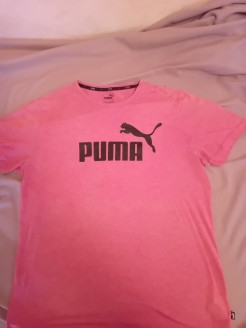 Simple Puma T-shirt.