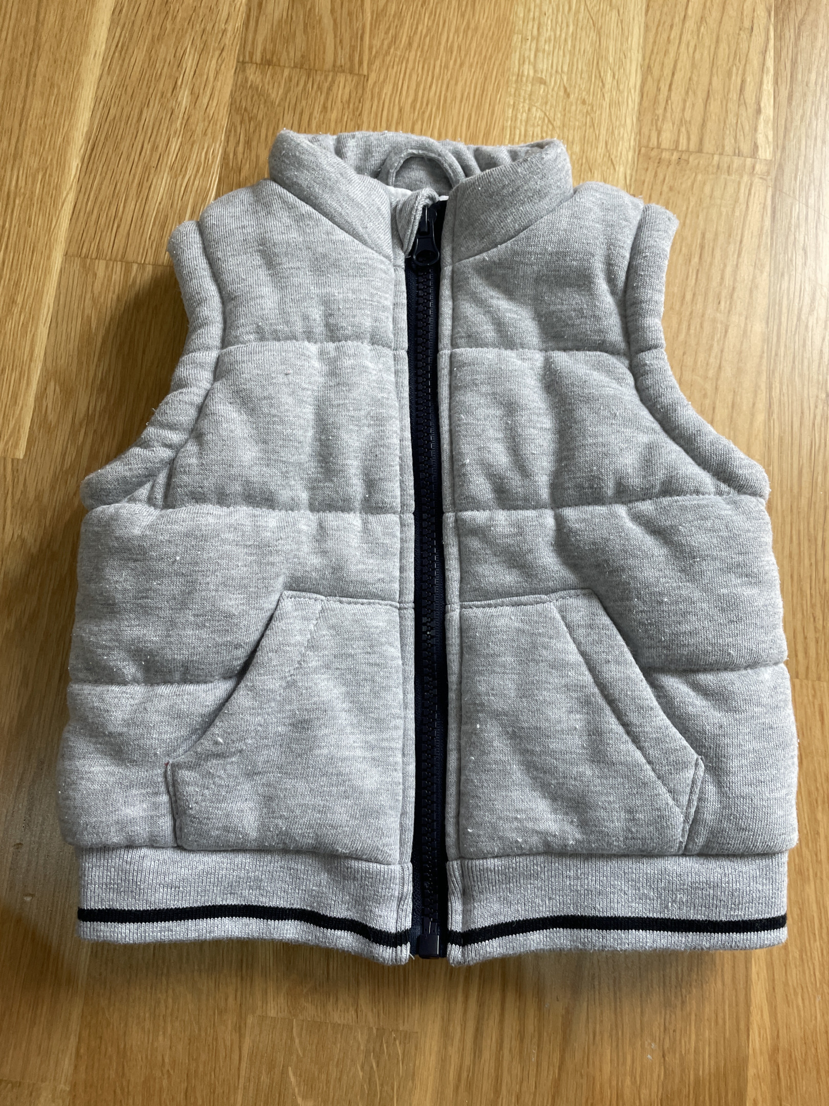 Sleeveless down jacket