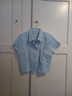 Short shirt with crumpled look
