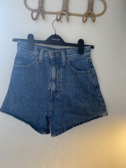 HIGH WAISTED MOM BLUE SHORTS LEVI'S 24