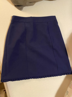 Short straight skirt