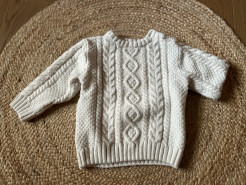 Weißer Pullover