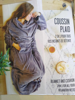 Integral blanket with sleeves - for your cocooning evenings