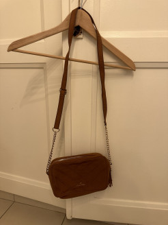 San shoulder strap camel