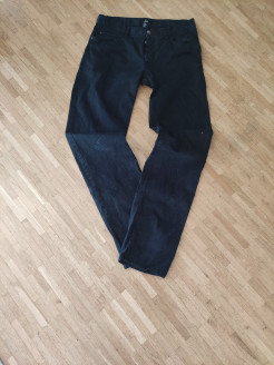 Young man's trousers size M