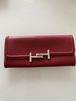 Tod's red wallet