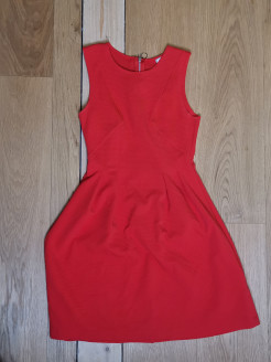 Rotes, weiches Kleid