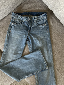 Low-rise & bootcut jeans