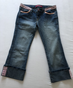 3/4-Jeans mit rosafarbenem Muster