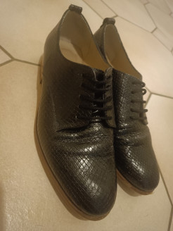 Schuhe aus Leder