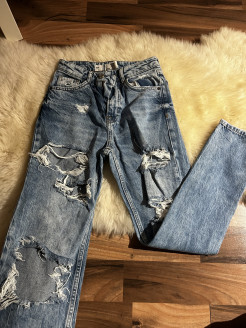 Löchrige Jeans