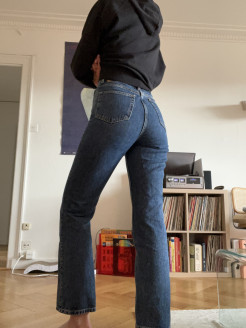 Dark blue high waisted jeans