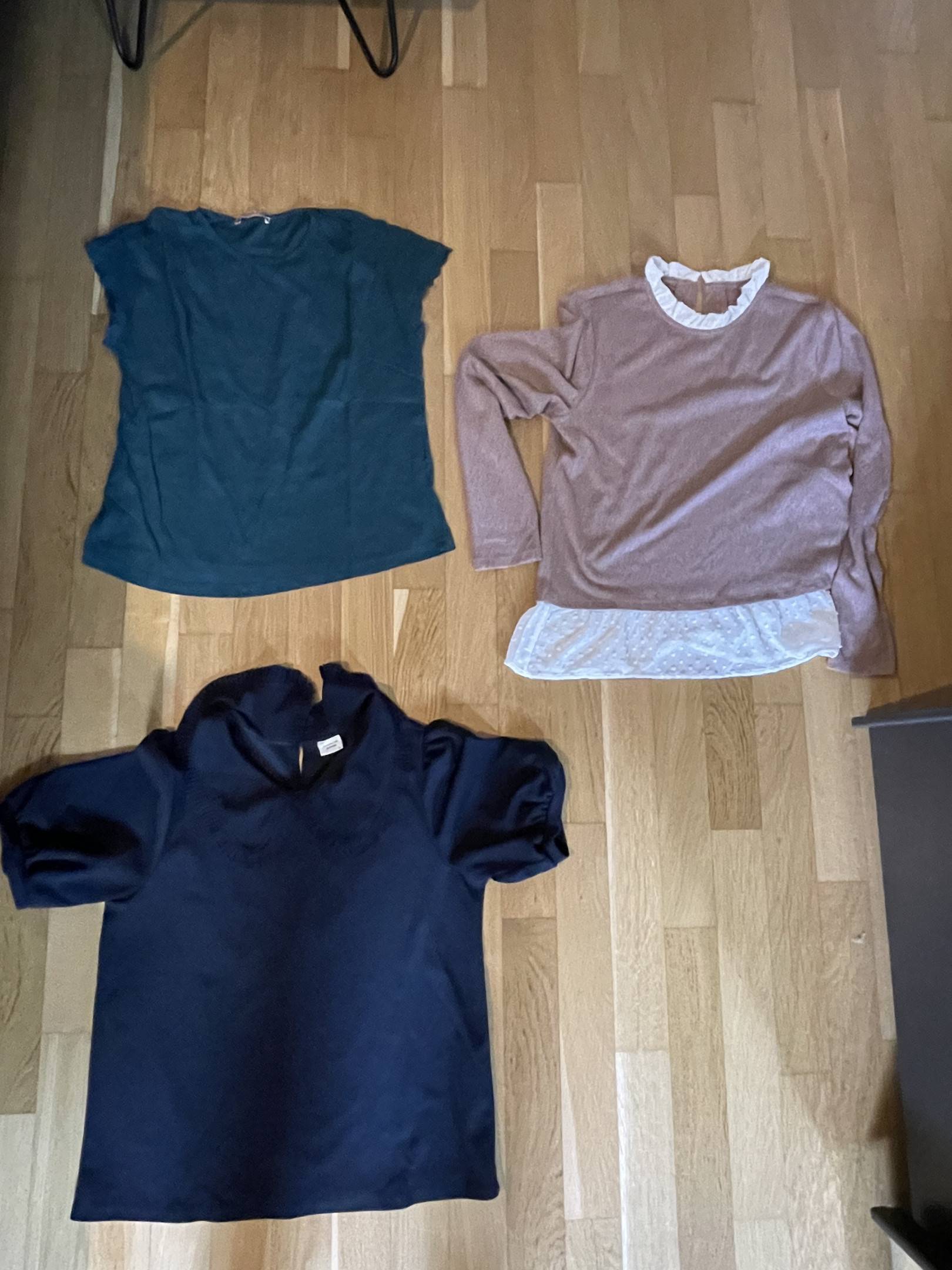 Pullover und T-Shirt