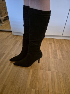 Stiefel aus Wildlederimitat