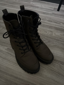 Khaki-Stiefeletten Größe 37 pullandbear