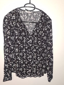 Pretty black and white blouse with flowers