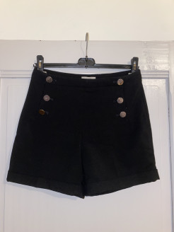 Schwarze Shorts