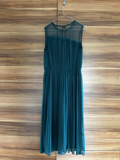 Green mid-length dress