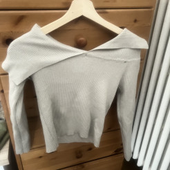 Jumper with collar