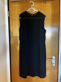 Schwarzes, eng anliegendes Kleid T40