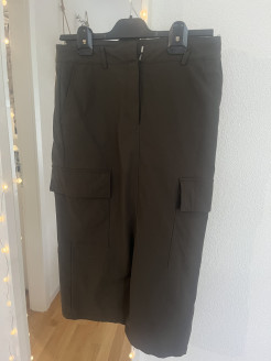 Mid-length cargo skirt