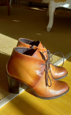 Bottines cuir couleur cognac