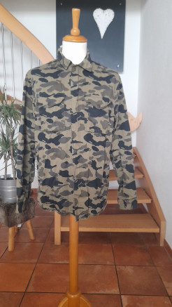 Militärische Jacke