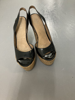 Beautiful black wedge sandals 37***.