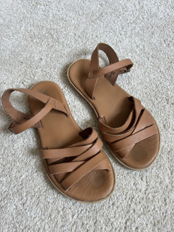Zara sandals size 32