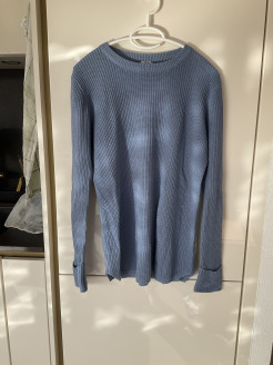 Pull en tricot bleu