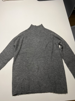 Pull gris en laine 