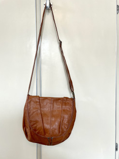 Leather shoulder bag