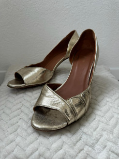 Gold leather pumps by Heyraud de Paris