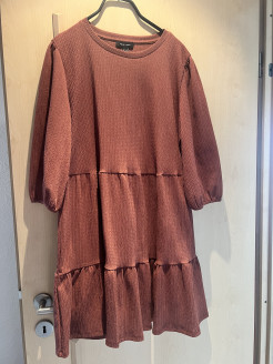 Rust/terracotta knee-length dress