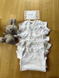 Set of 5 white short-sleeved bodysuits - size 6 months