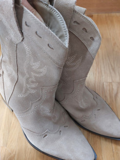 Stradivarius leather boots