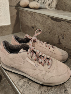Reebok pale pink trainers s.38