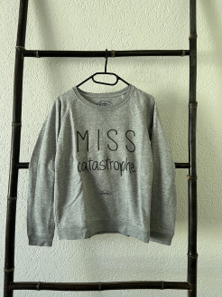 Grauer Pullover "miss catastrophe"