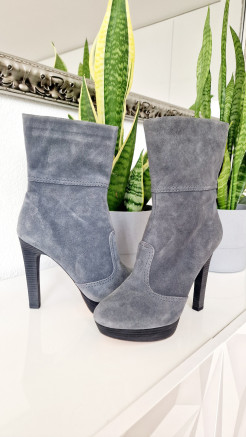 BCBG MAX AZRIA Grey Suede Heeled Boots Model AUBREY